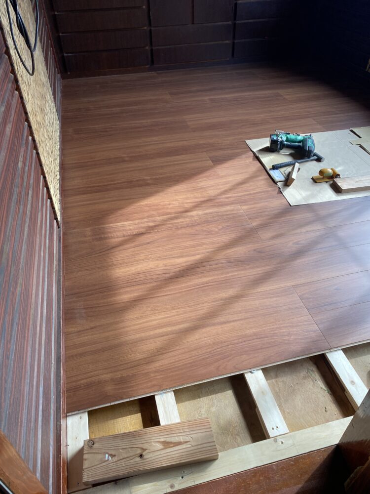 部屋の床が斜めになっていると起こること